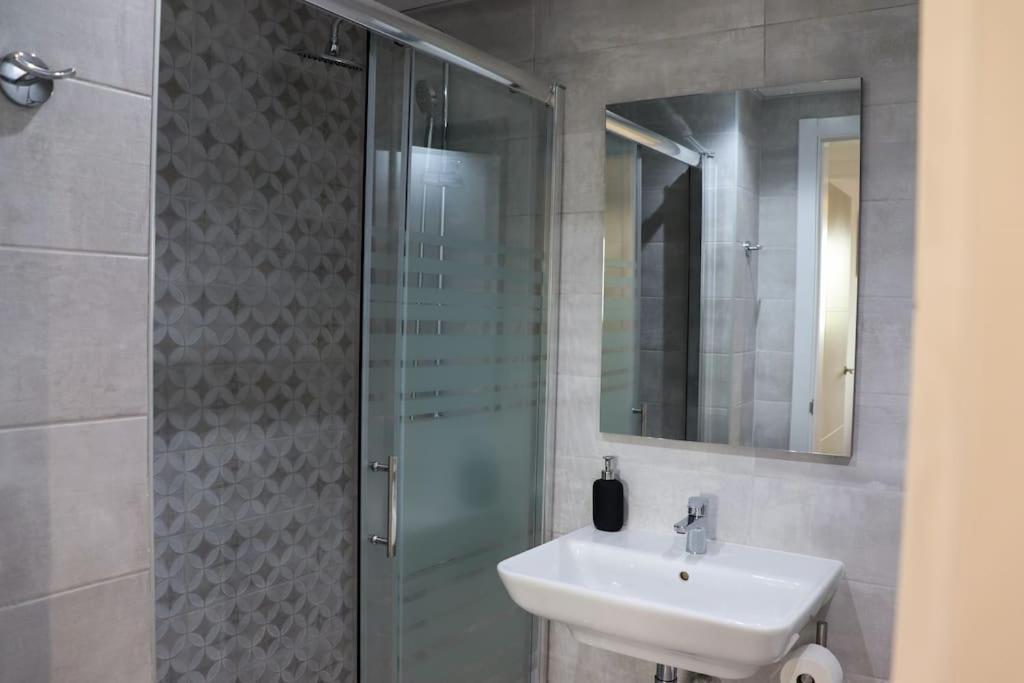 Oasis In Estepona With Parking 5Min From The Beach Buitenkant foto